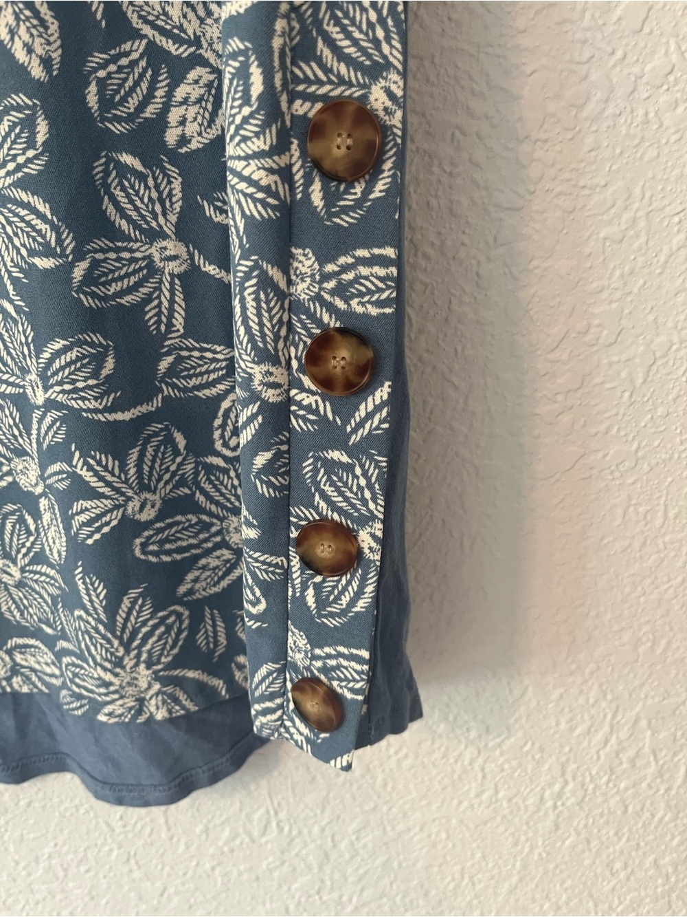 Fortune & Ivy Blue Floral Button-Trim Cap Sleeve Blouse - Picture 3 of 5